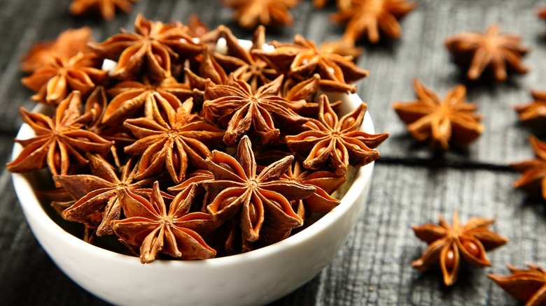 Star anise fruits in a white bowl