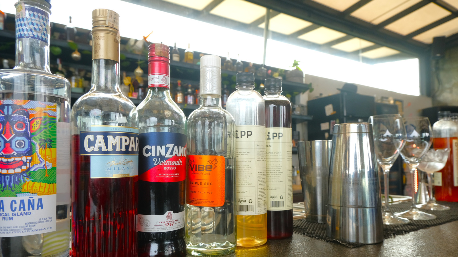 <a href="https://www.mashed.com/2189294/alcohol-banned-around-world/" target="_blank">10 Boozy Beverages That Once Faced Government Bans</a>