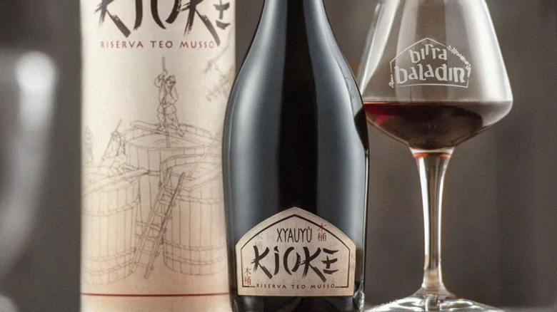 Xyauyù Kioke case, bottle, and half-full glass