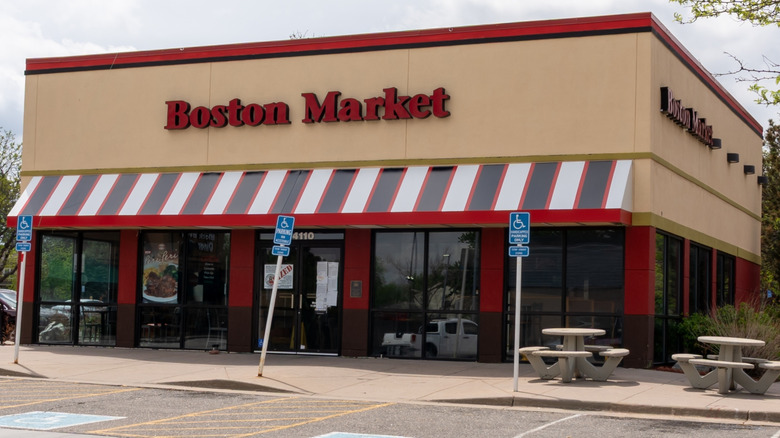 exterior Boston Market restaurant