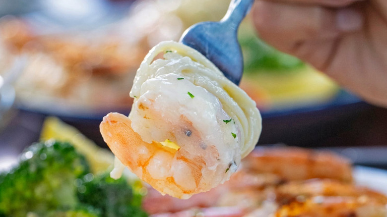 A Red Lobster fork with linguine and shrimp