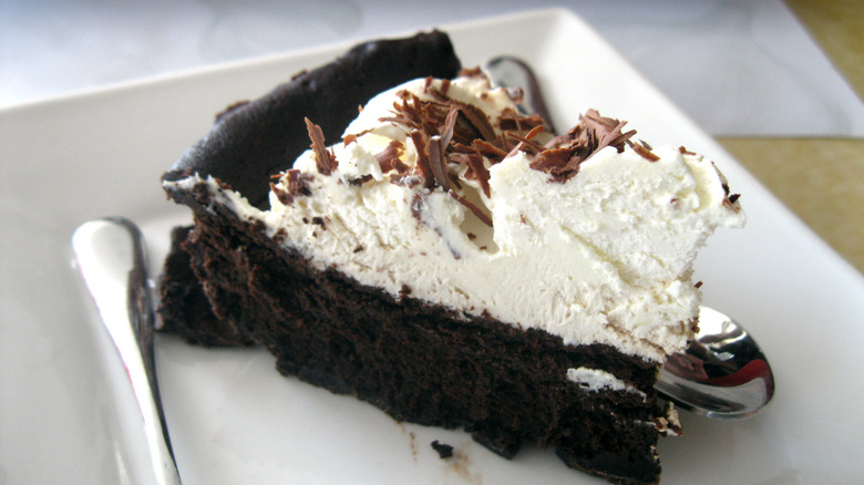 slice of Mississippi mud pie
