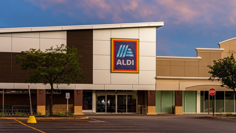 outside of Aldi