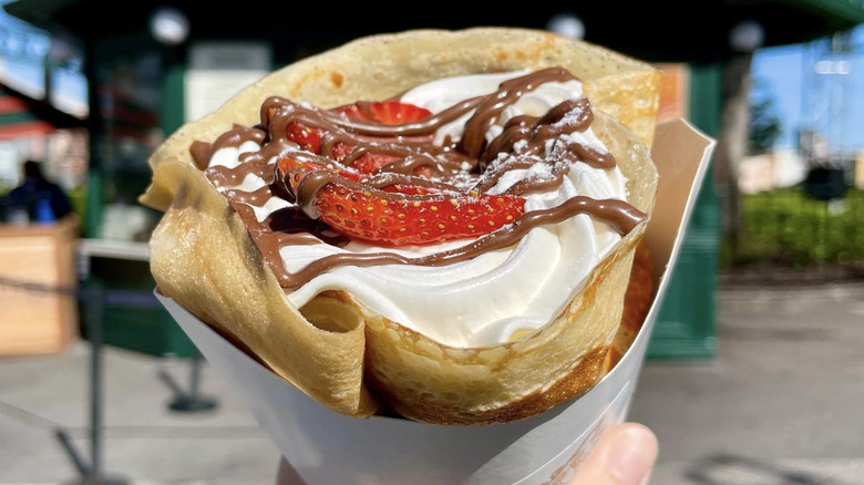 Strawberry hazelnut crepe