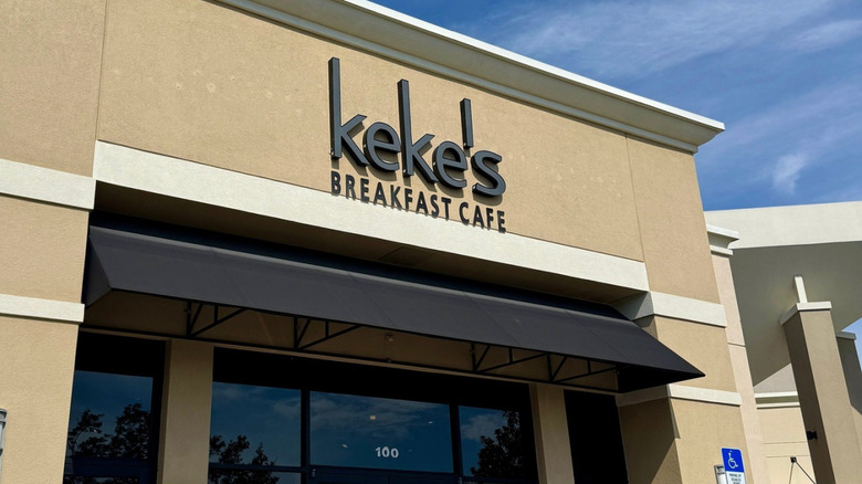 Keke's Breakfast Cafe building sign