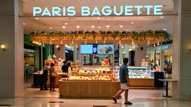 Paris Baguette storefront in a mall