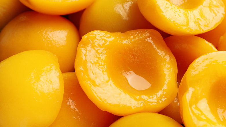 Halved canned peaches