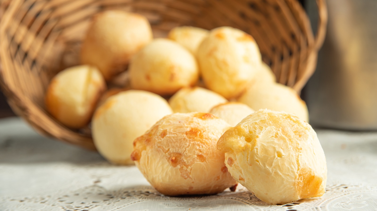 11 Chain Restaurant Free Bread Options Ranked‚ According To Customers