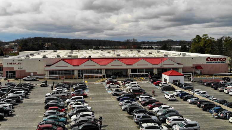 a crowded Costco parking lot in Gaithersburg, Maryland