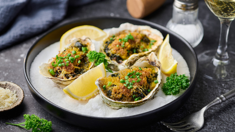 plate of oysters Rockefeller
