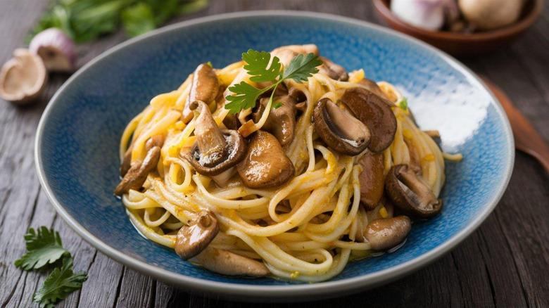 Bowl of pasta con porcini