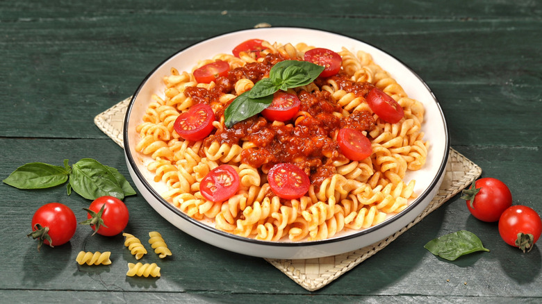 Pasta with fresh tomato sauce