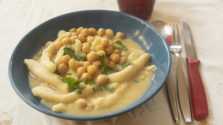 Bowl of pasta e ceci