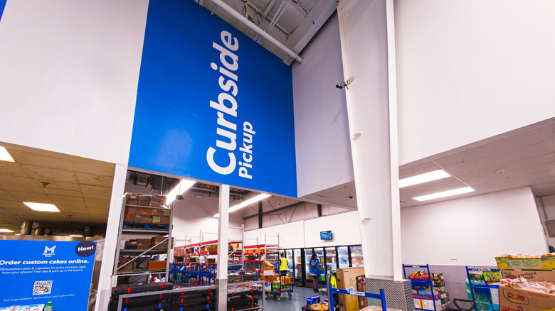 Sam's Club curbside pickup sign
