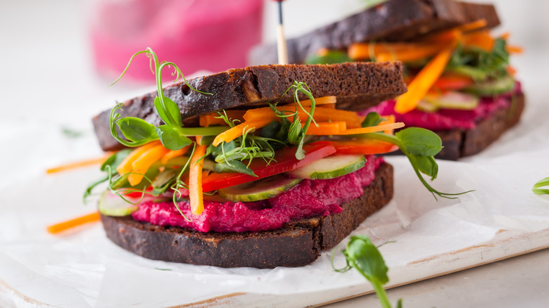 Sandwiches with crunchy raw vegetables