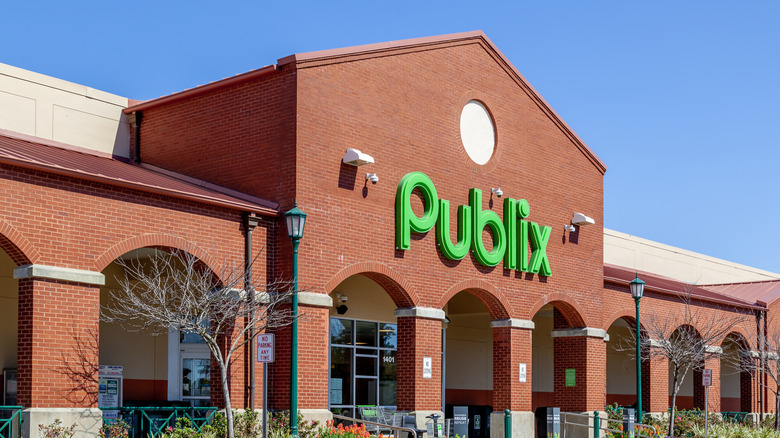 exterior of a Publix store