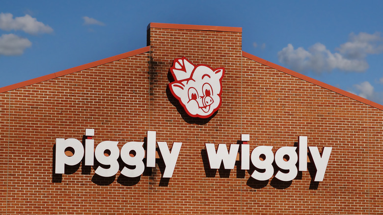 exterior of Piggly Wiggly