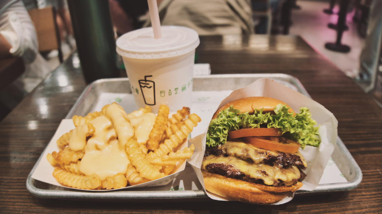 <a href="https://www.mashed.com/2274535/rules-know-first-visit-shake-shack/" target="_blank">11 Tips To Know On Your First Visit To Shake Shack</a>