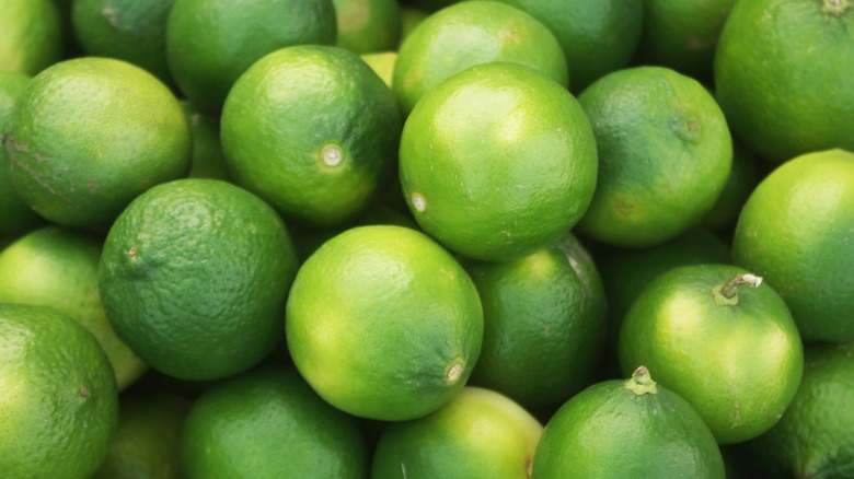 A pile of fresh limes