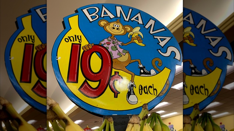 Trader Joes bananas pricing sign