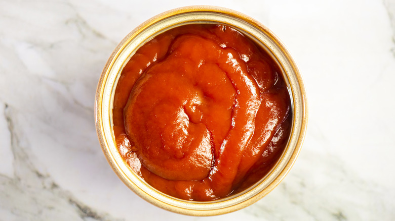 Can of tomato sauce