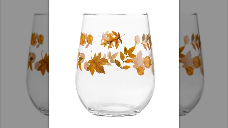 Stemless wine glass with a fall leaf design