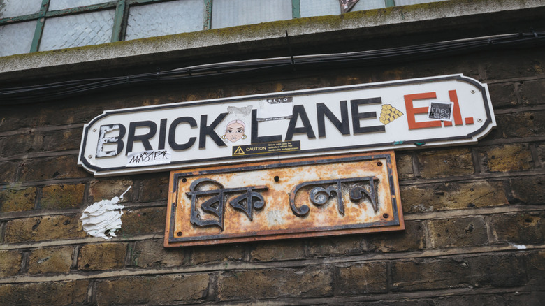 Brick Lane street sign in English and Bengali