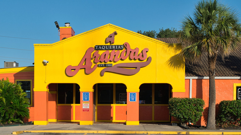 The entrance to a Taqueria Arandas