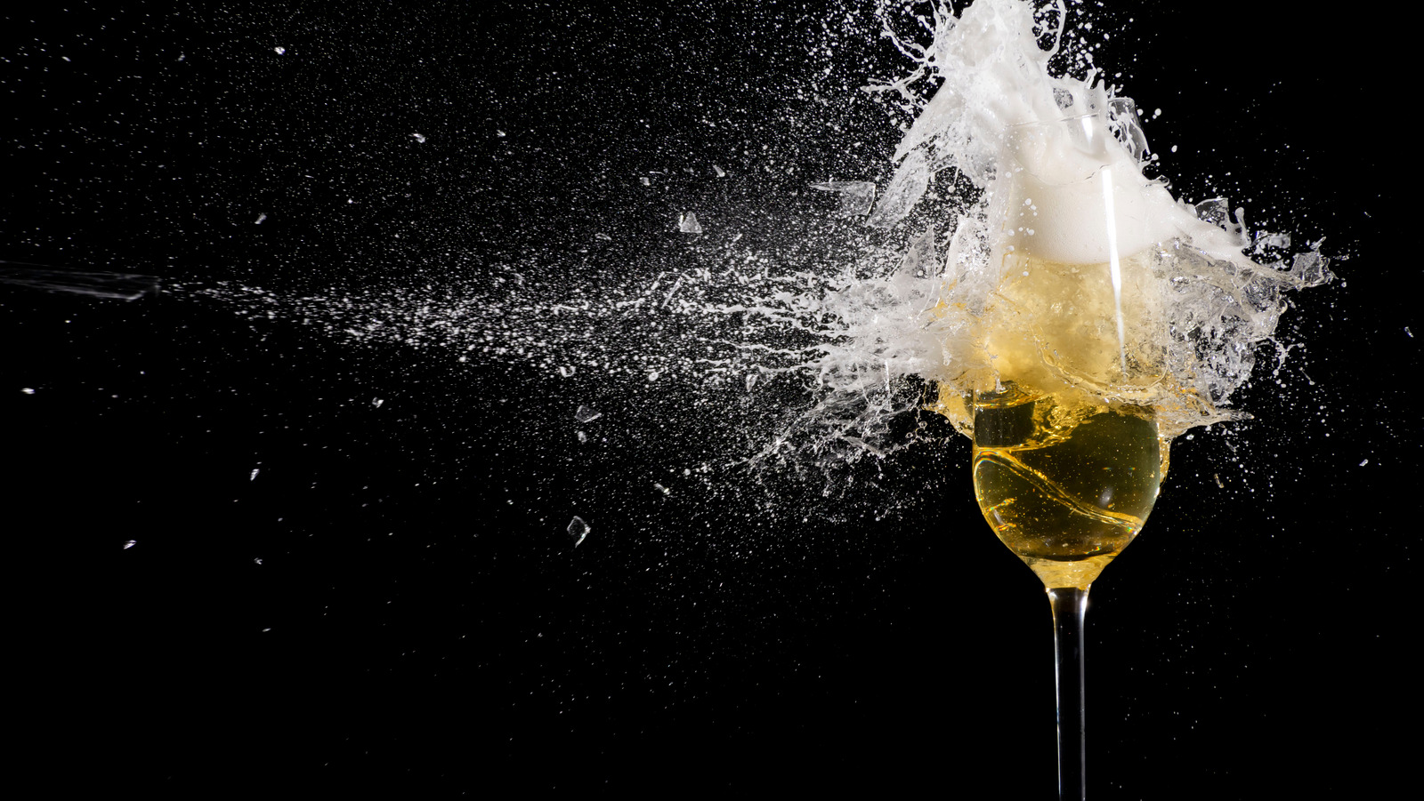 12 Mistakes Everyone Makes When Drinking Sparkling Wine Mashed