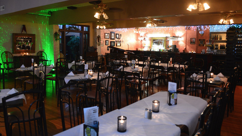 dining room at Sinatra's Ristorante
