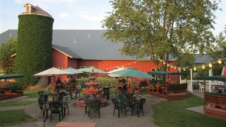   The Grill House im Freien speisen