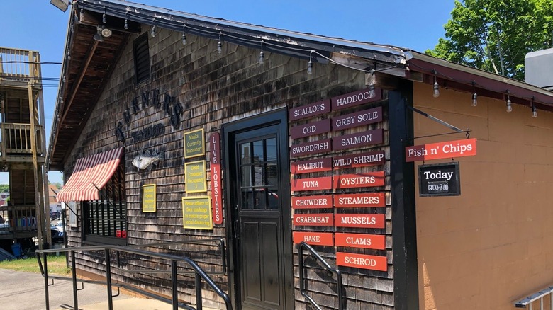 Turner's Seafood restaurant exterior