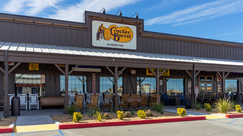 Cracker Barrel storefront