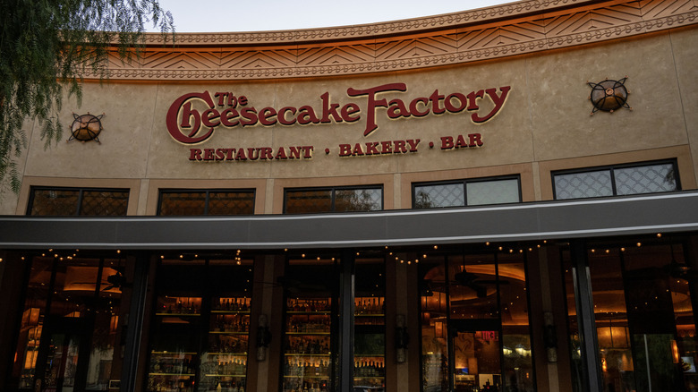 Exterior of a Cheesecake Factory