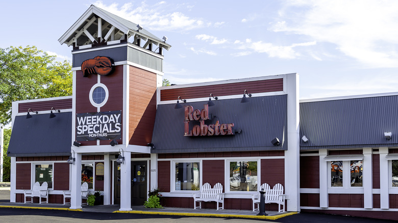 Red Lobster exterior with weekday specials sign