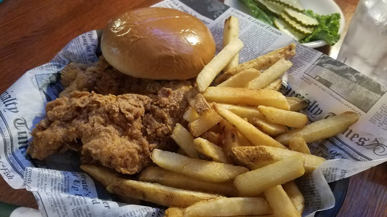 billy o'neal's pub & eatery tenderloin with fries