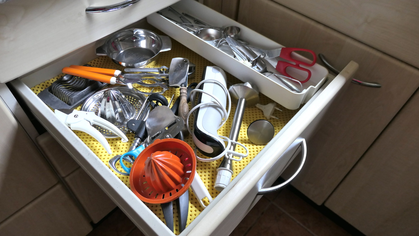 12 Signs It's Time To Throw Away Your Cooking Utensils