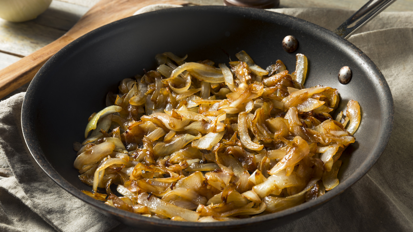 12 Tricks Chefs Use To Get Perfectly Caramelized Onions Every Time