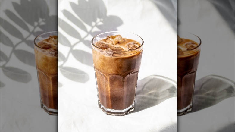   mrożona tequila cold brew koktajl