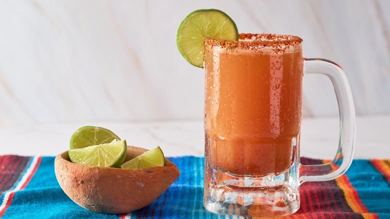   Michelada Tomatensaft mexikanisches Bier