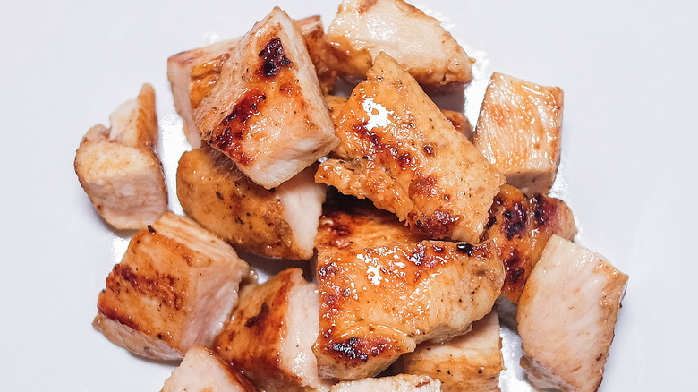Cooked pieces of chicken in pile