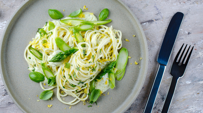 creamy asparagus spaghetti