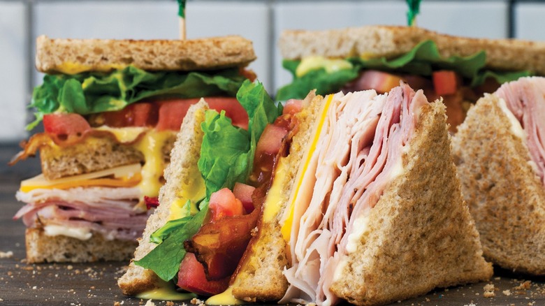 club sandwiches