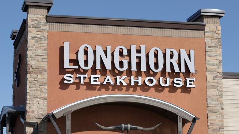 LongHorn Steakhouse sign on brick building