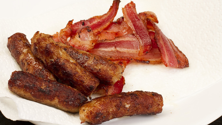 A plate of bacon and sausage