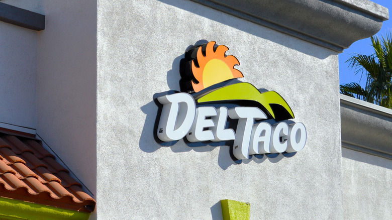 Del Taco restaurant sign