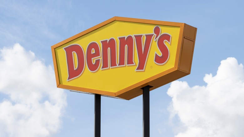 Denny's sign