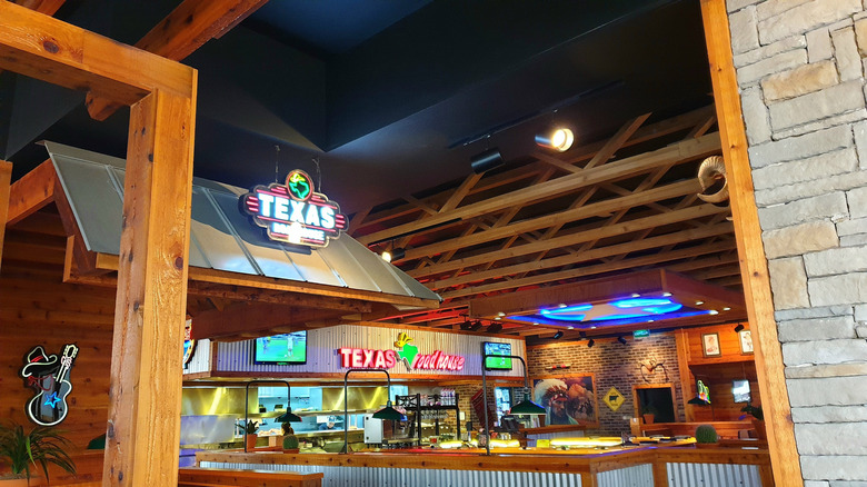 Interior of a Texas Roadhouse location