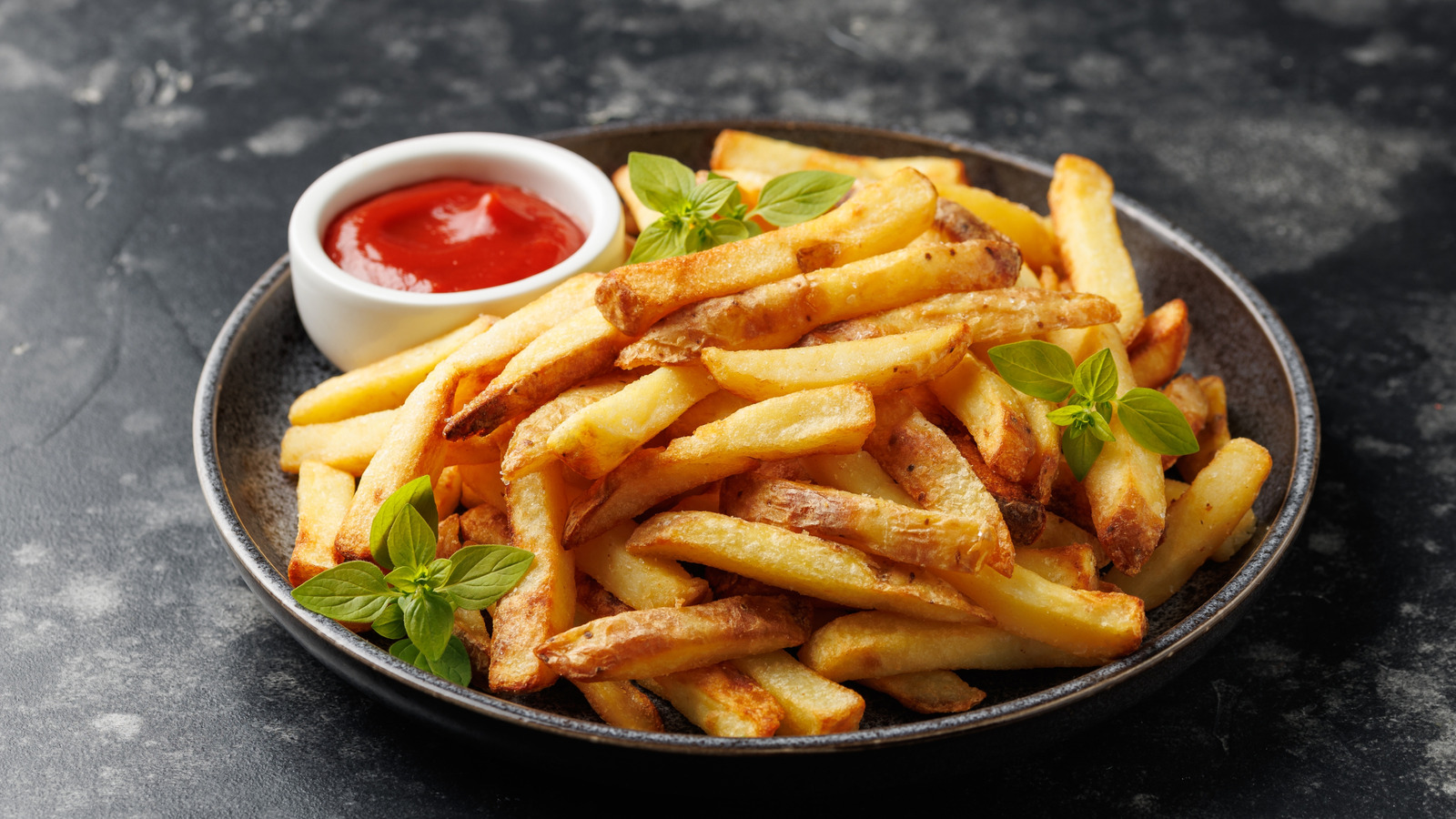 <a href="https://www.mashed.com/1740893/toppings-level-up-french-fries/" target="_blank">13 Toppings To Level-Up French Fries</a>