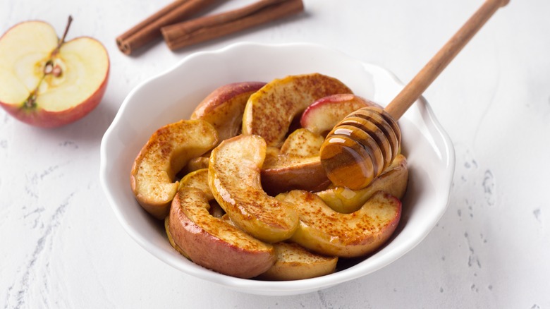air-fried apple slices with cinnamon and honey